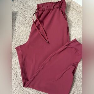 Stretch high rise jogger in a muted burgundy color from Lululemon size 14